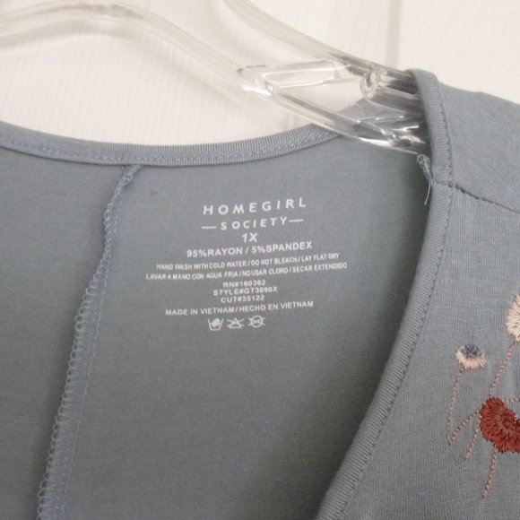 Women's pull-over blouse - Picture 3 of 4